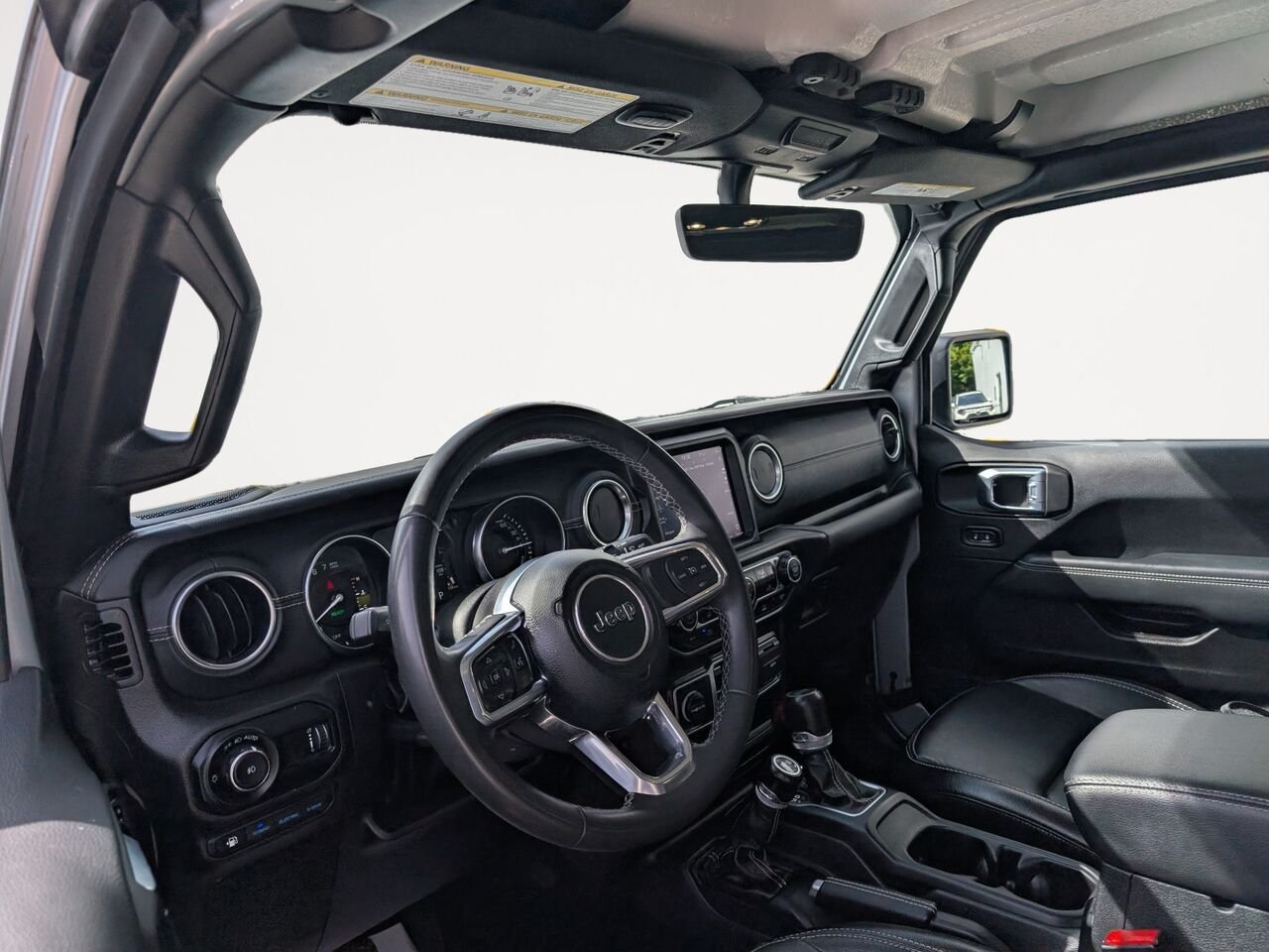 Jeep Wrangler 4xe SAHARA 4XE/SIÈGES EN CUIR/AC BIZONE/CAMÉRA DE RECUL/MACHEPIEDS 2023 Argent Sherbrooke - photo #8