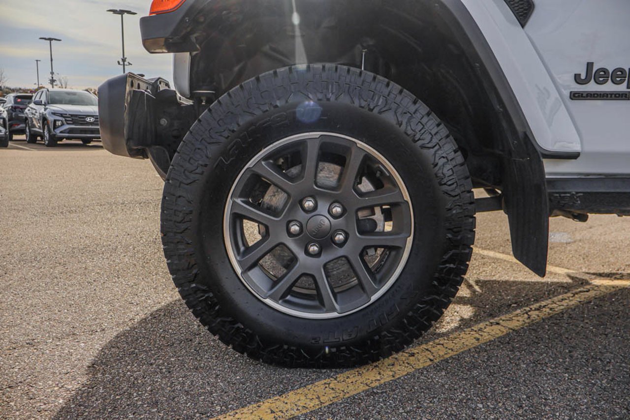 2021 Jeep Gladiator Sport 80th Anniversary 4x4 *Ltd Avail* White Sherwood Park - photo #12