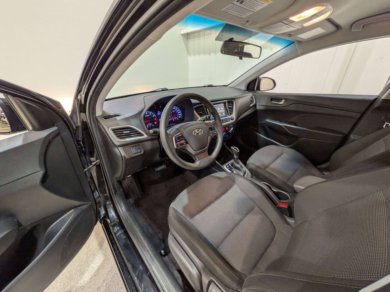 2020 Hyundai Accent 5 Door Preferred IVT Black Val-David - photo #9