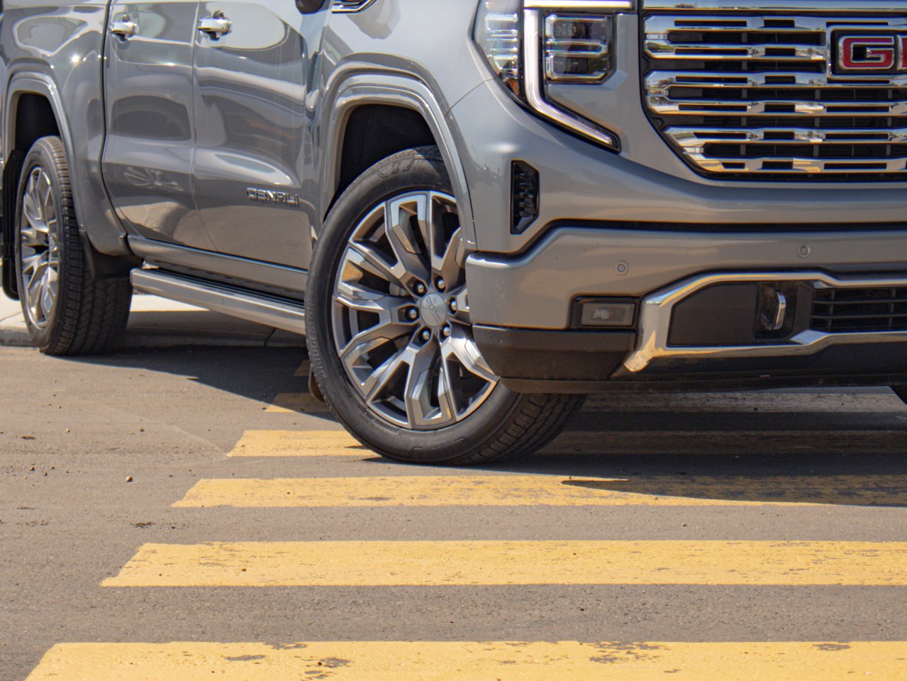 2025 GMC Sierra 1500 4WD Crew Cab 147 Denali Grey Sherwood Park - photo #5