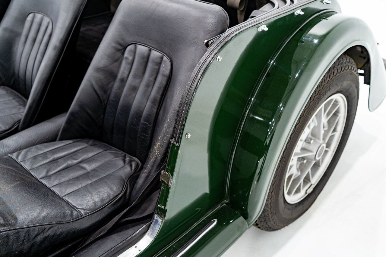 Morgan Plus 8 Unrestored with only 7137km (4435miles) | PRIX EN USD 1970 Vert Montréal - photo #9