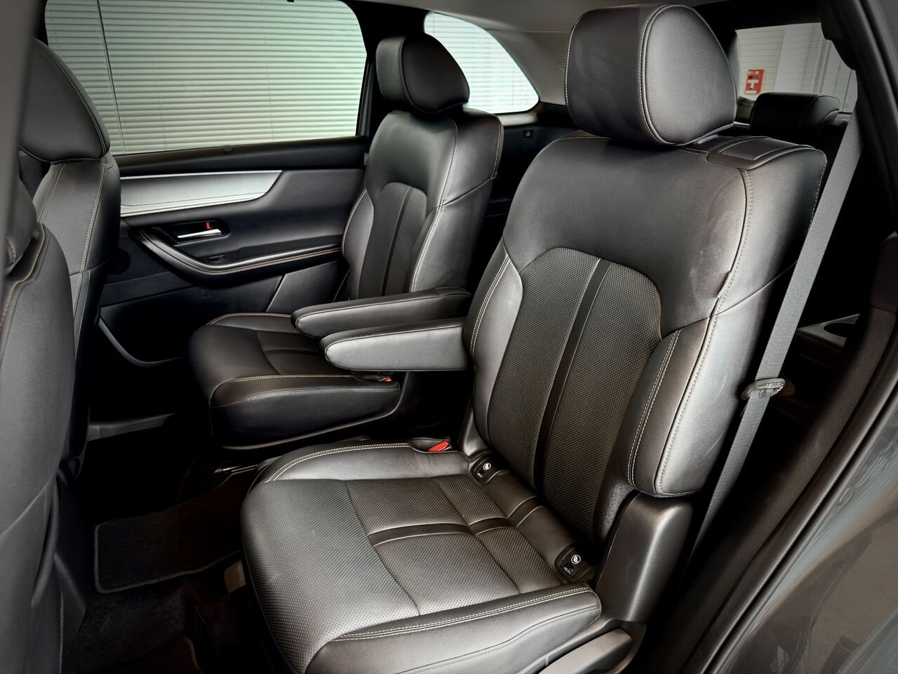 2024 Mazda CX-90 hybride léger Black Notre-Dame-des-Prairies - photo #17