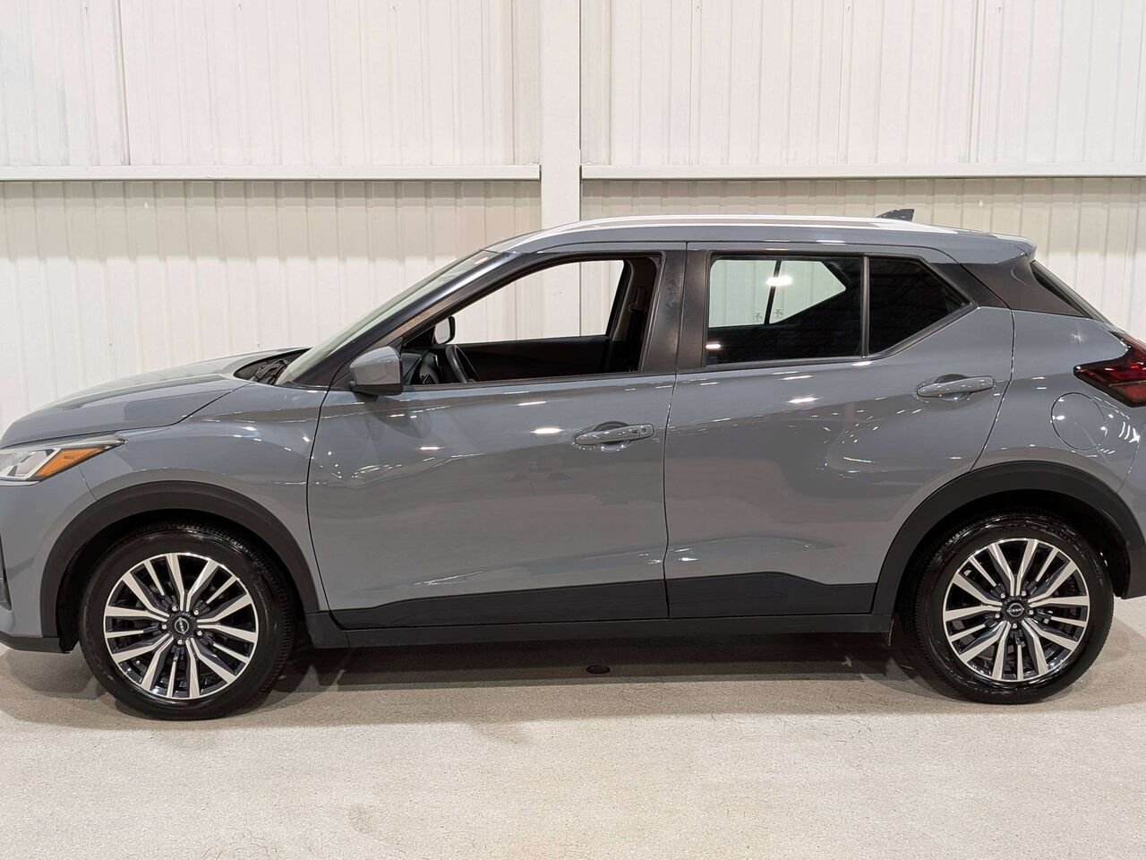 Nissan Kicks SV FWD 2023 Gris Val-David - photo #4