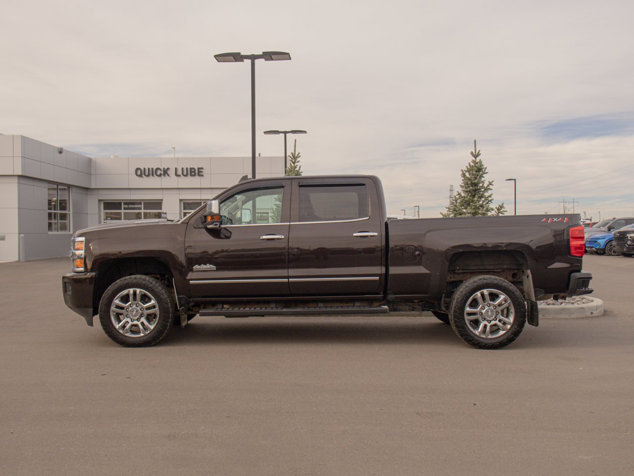 2018 Chevrolet Silverado 2500HD 4WD Crew Cab 153 High Country Havana Metallic Sherwood Park - photo #6