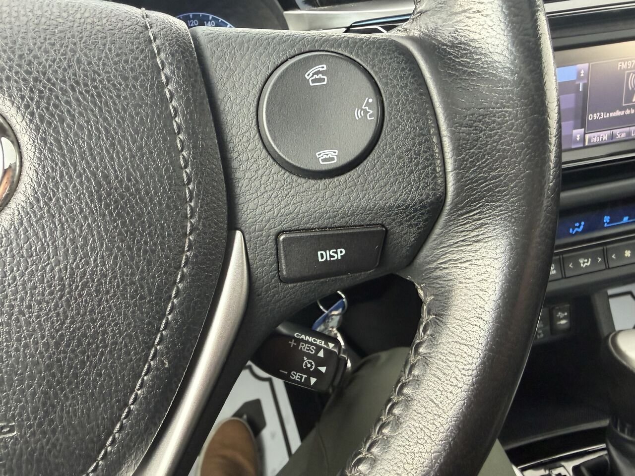 Toyota Corolla 2016 Bleu Thetford Mines - photo #17
