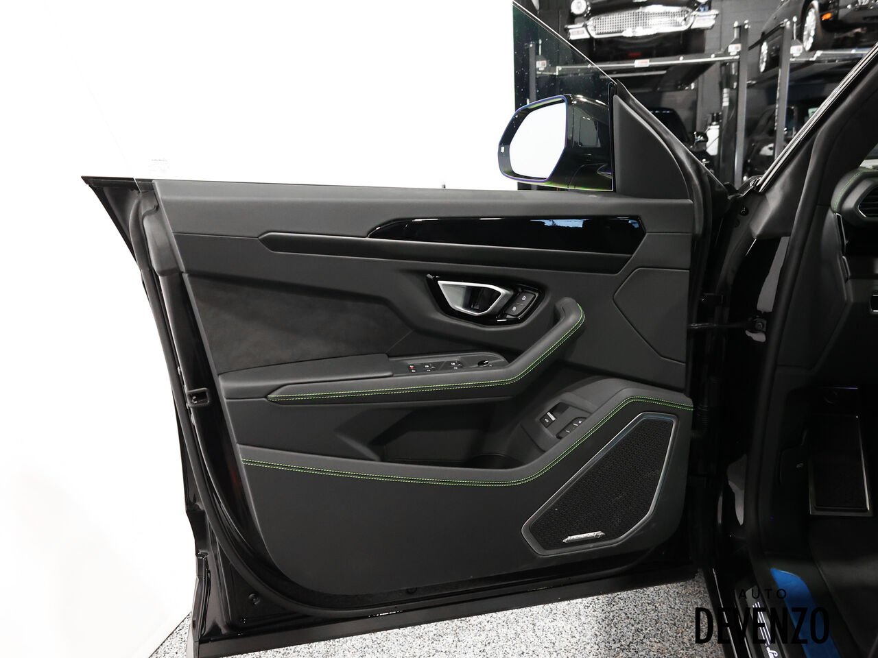 2024 Lamborghini Urus Black Saint-Eustache - photo #10