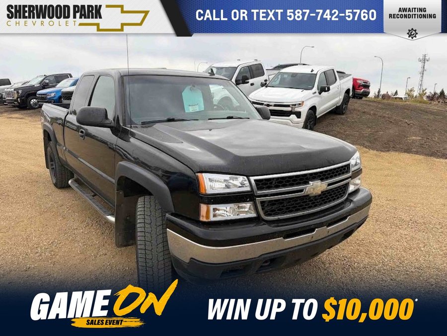 2006 Chevrolet Silverado 1500 Base Ext Cab 5.3L | Running Boards Black