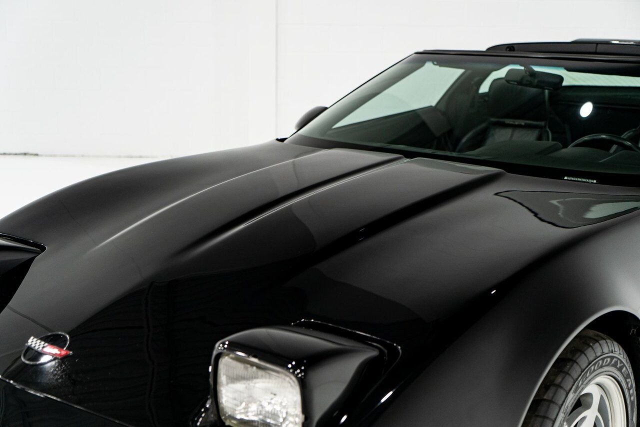 Chevrolet Corvette ZR1 | PRIX EN USD 1990 Noir Montréal - photo #35
