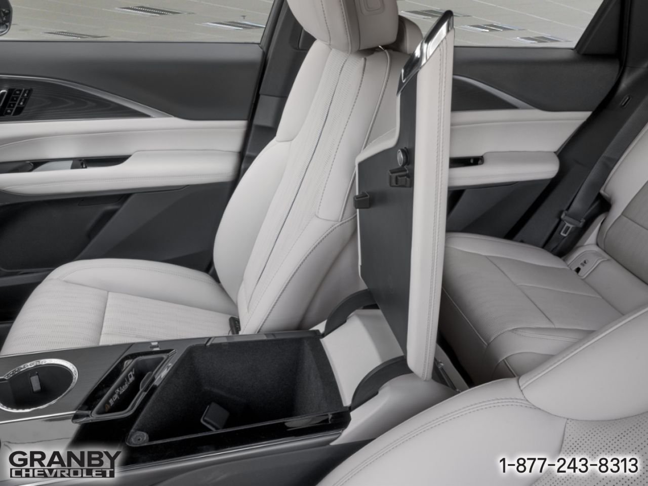 CADILLAC LYRIQ LYRIQ ELECTRIC PREMIUM SPORT AWD (1SJ) | 27-0323 2027 Argent silver métallisé Granby - photo #11