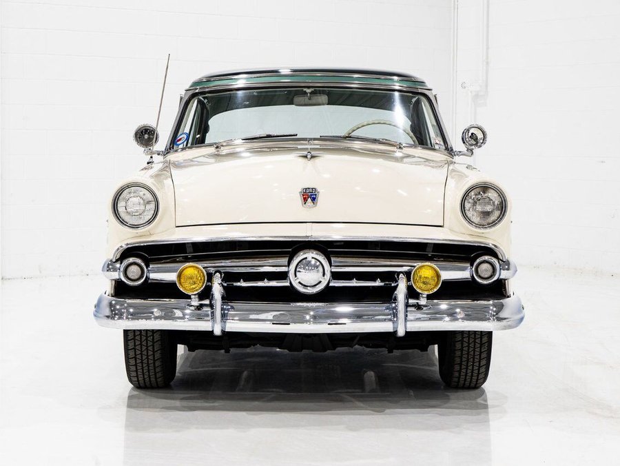 Ford Crestline 1954 1954 Blanc
