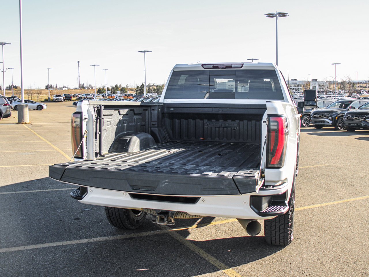 2024 GMC Sierra 3500HD 4WD Crew Cab 159 AT4 White Sherwood Park - photo #7