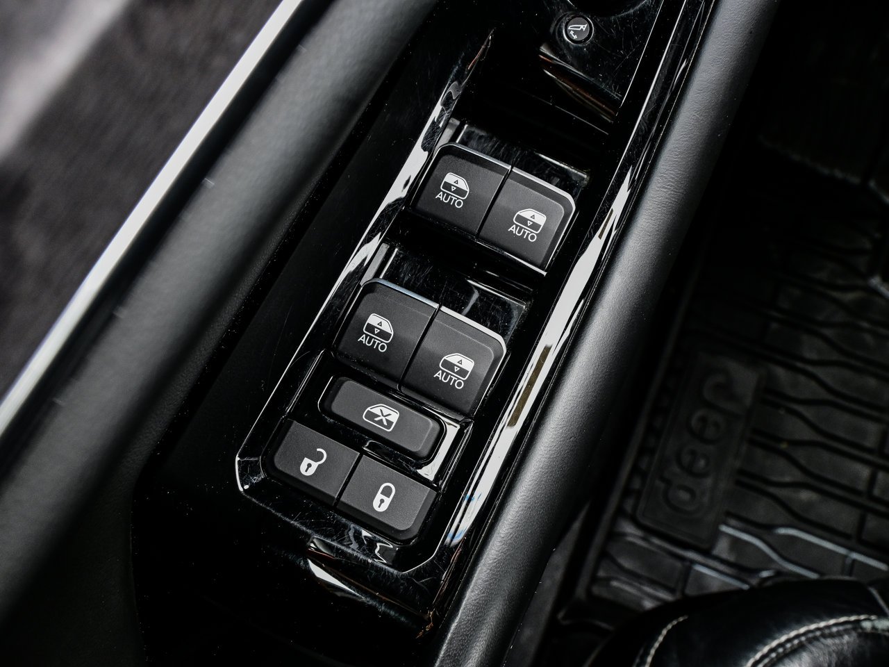 2023 Jeep Grand Cherokee Overland 4x4 Black Sherwood Park - photo #18