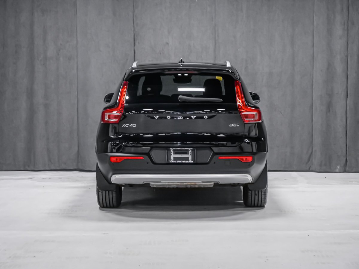 2025 Volvo XC40 B5 CORE BRIGHT Black Montreal - photo #4