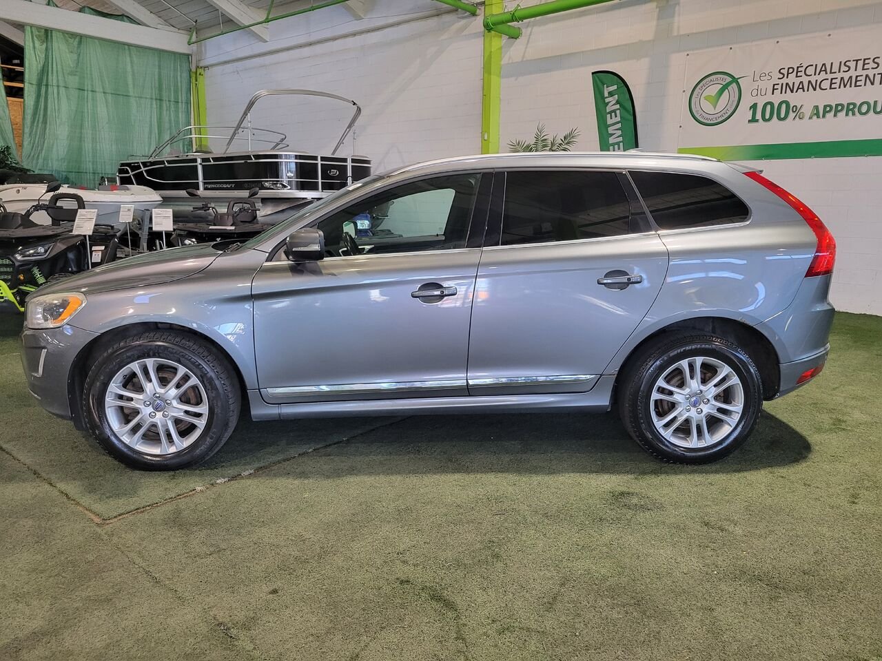 2017 Volvo XC60 Grey  - photo #2