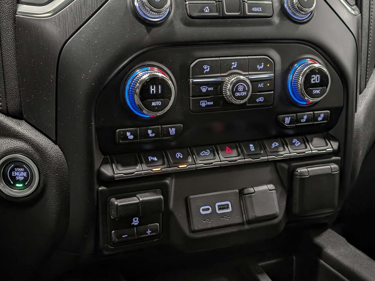 GMC SIERRA 4WD STANDARD BED CREW CAB AT4 Moteur 3.0l Diesel 2022 Blanc Sherbrooke - photo #11