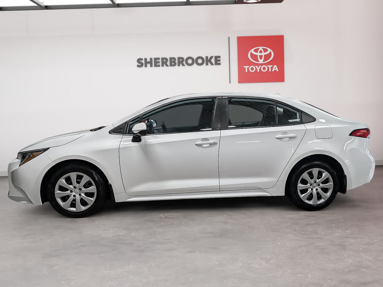 Toyota Corolla LE/SIÈGES CHAUFFANTS/CAMÉRA DE RECUL/BLUETOOTH/AC/ 2023 blanc Sherbrooke - photo #2