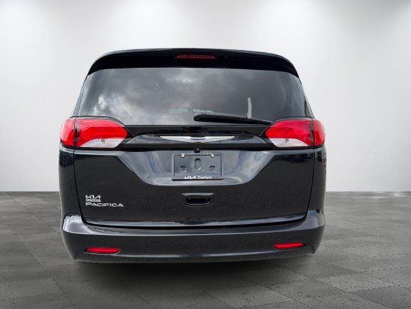 Chrysler Pacifica 2019 Noir Thetford Mines - photo #3