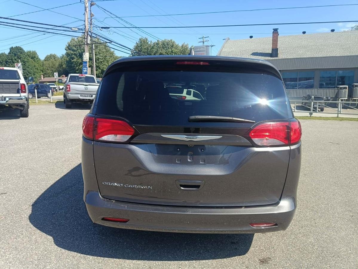 Chrysler Grand Caravan 2022 Gris Lac Mégantic - photo #7