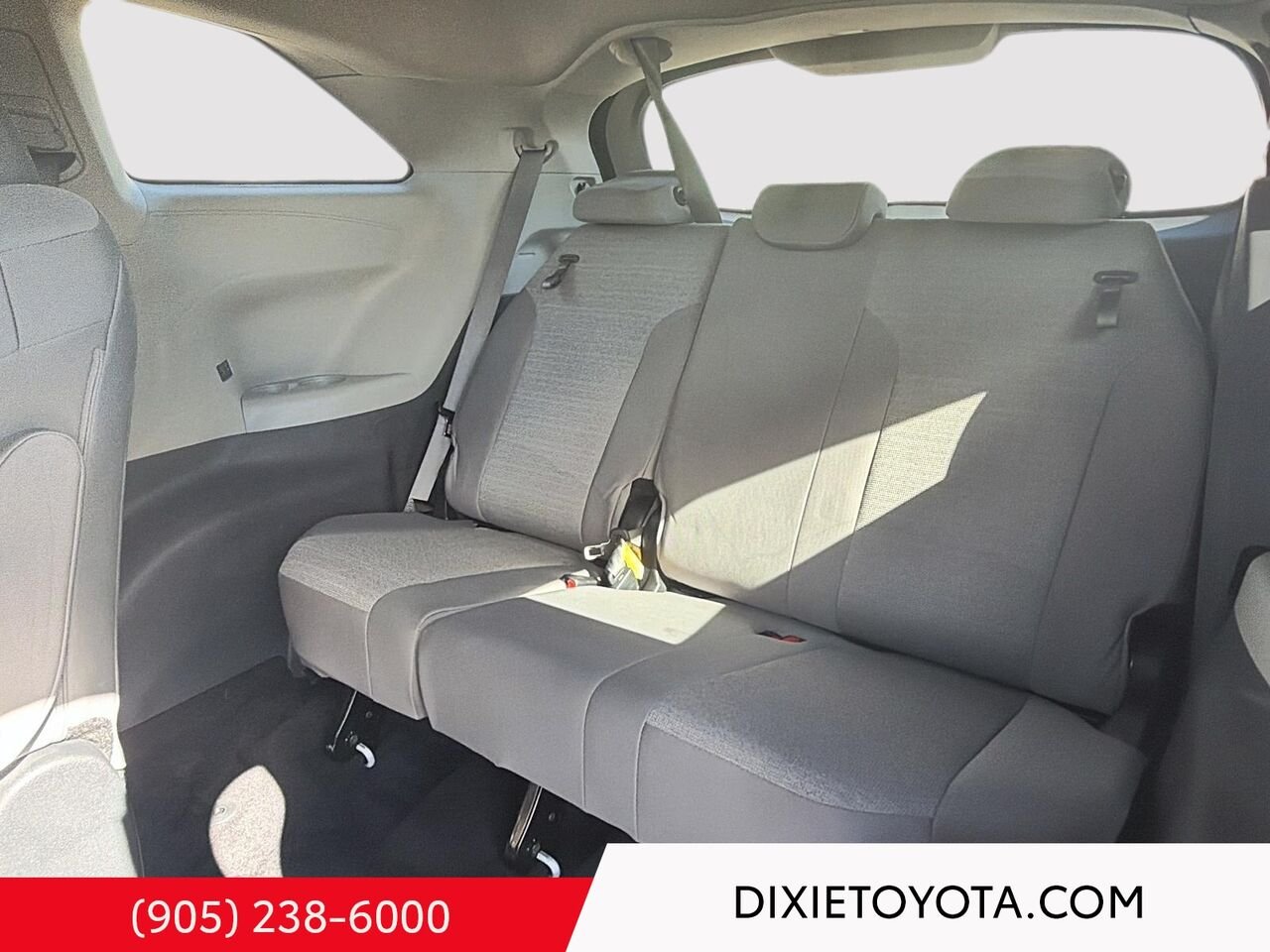 2024 Toyota Sienna HYBRID LE FWD / HEATED SEATS / POWER SLIDING DOORS / 8 SEATER / CARPLAY AND ANDROID AUTO White Mississauga - photo #19