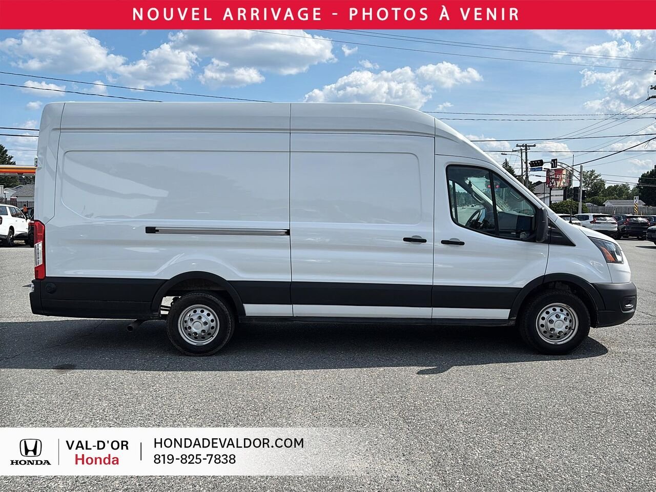 Ford Transit fourgon utilitaire T-250 EL TI toit surélevé 148 po PNBV de 9 070 lb 2025 Blanc Val-d'Or - photo #2