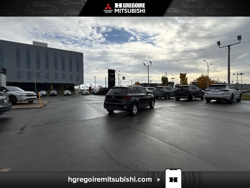 2023 Hyundai Venue Black Blainville - photo #10