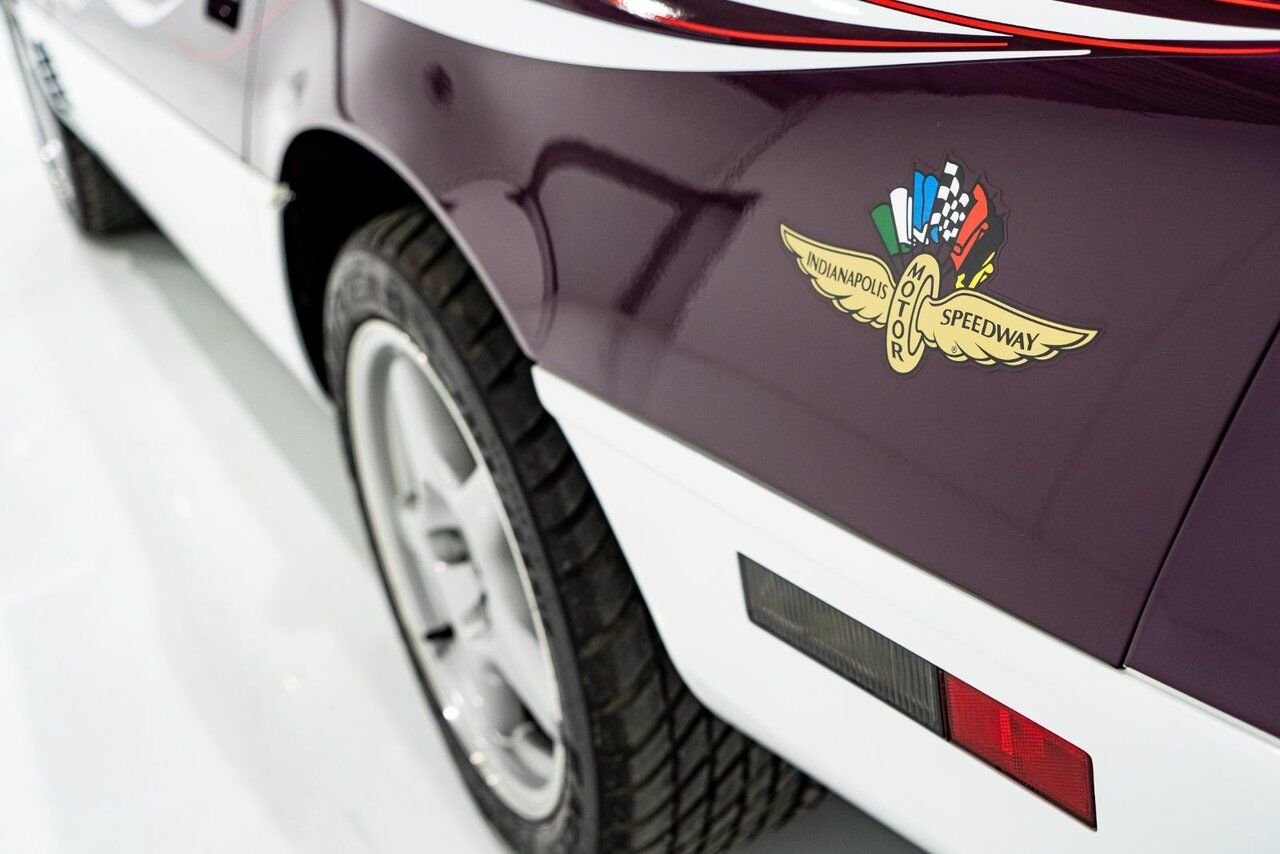 1995 Chevrolet Corvette *PRIX EN USD* RPO Z4Z PACE CAR PRESENTED IN DELIVERY PACKAGING WITH ONLY 192MILES (307KM) FROM NEW White Montreal - photo #55