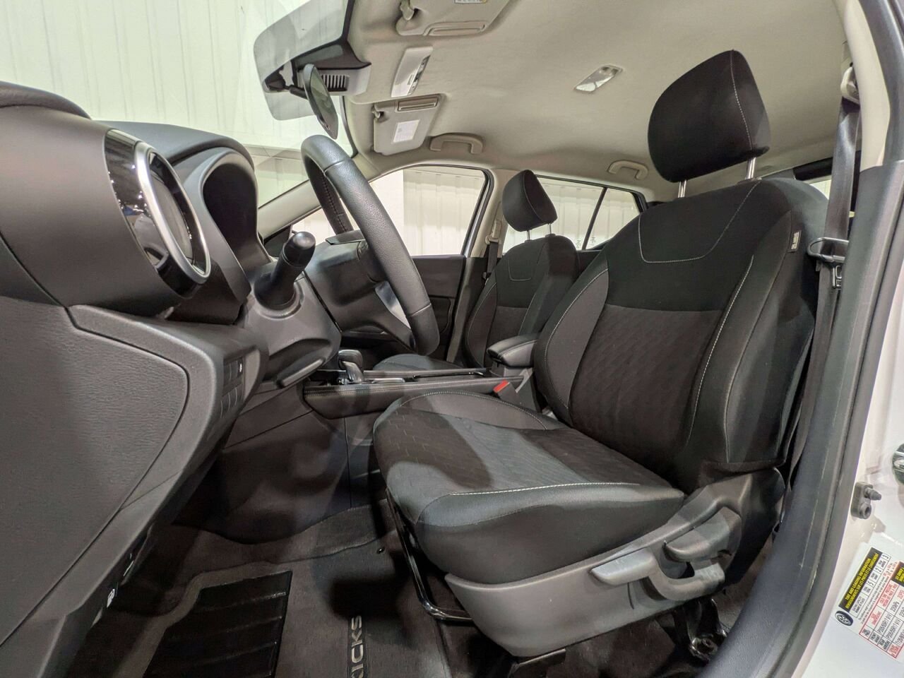 Nissan Kicks Play SV FWD 2025 Blanc Mirabel - photo #1