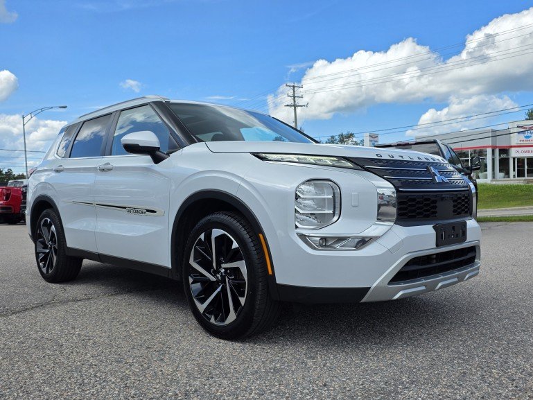 2022 Mitsubishi Outlander SE S-AWC White Mont-Laurier - photo #2