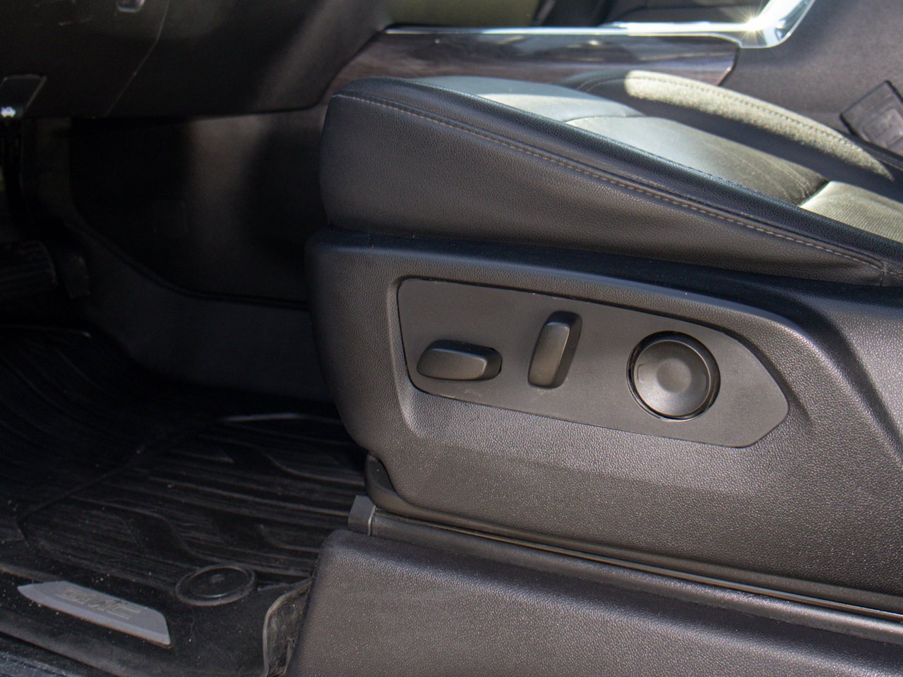 2024 Chevrolet Silverado 2500HD 4WD Crew Cab 159 LTZ White Sherwood Park - photo #21