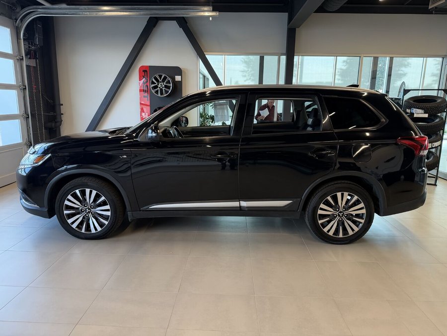 Mitsubishi Outlander SE Touring AWC, V6, Remorquage 3500lbs 2019 Noir