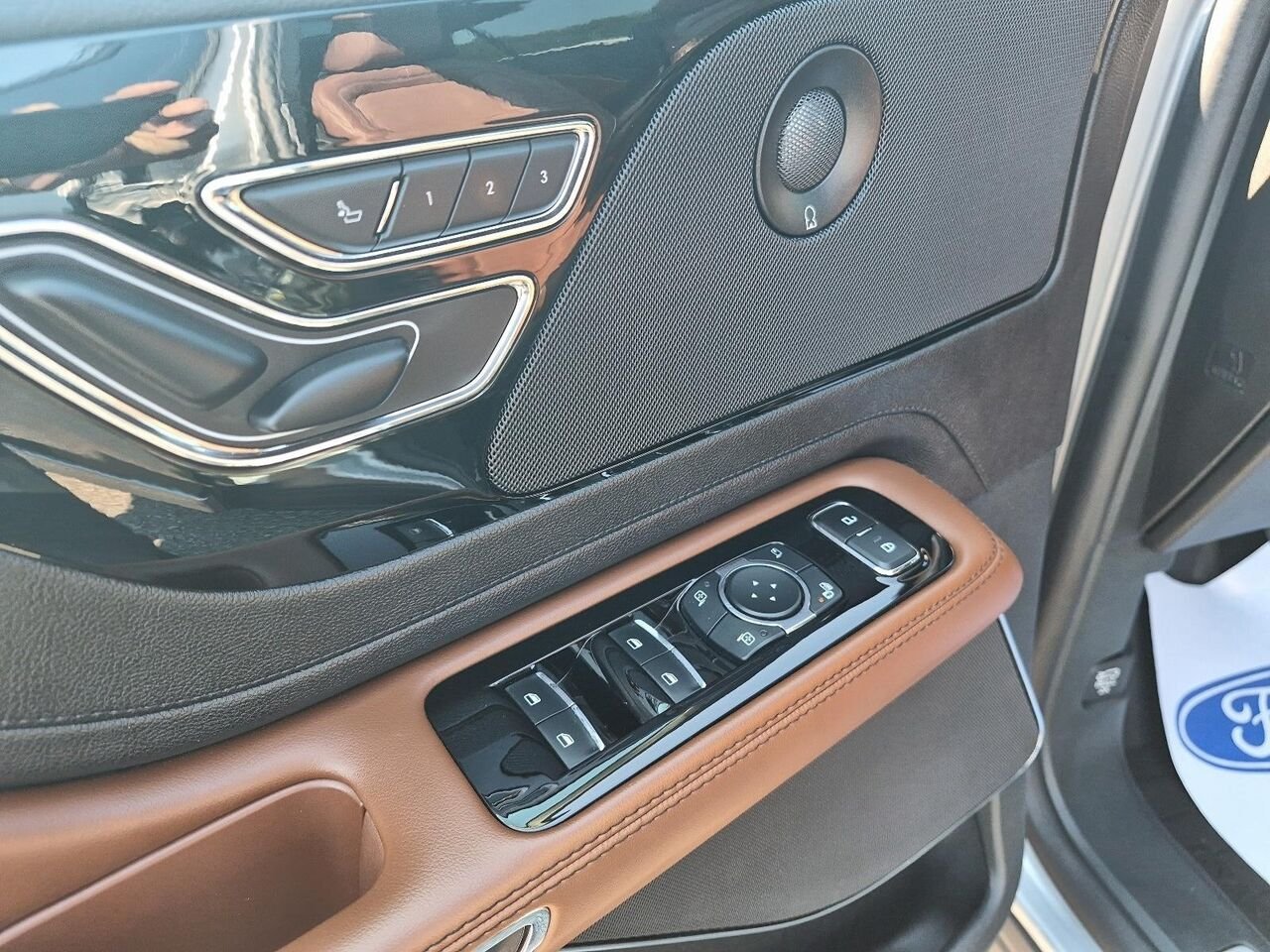 2023 Lincoln Aviator Silver Saint-Jérôme - photo #9