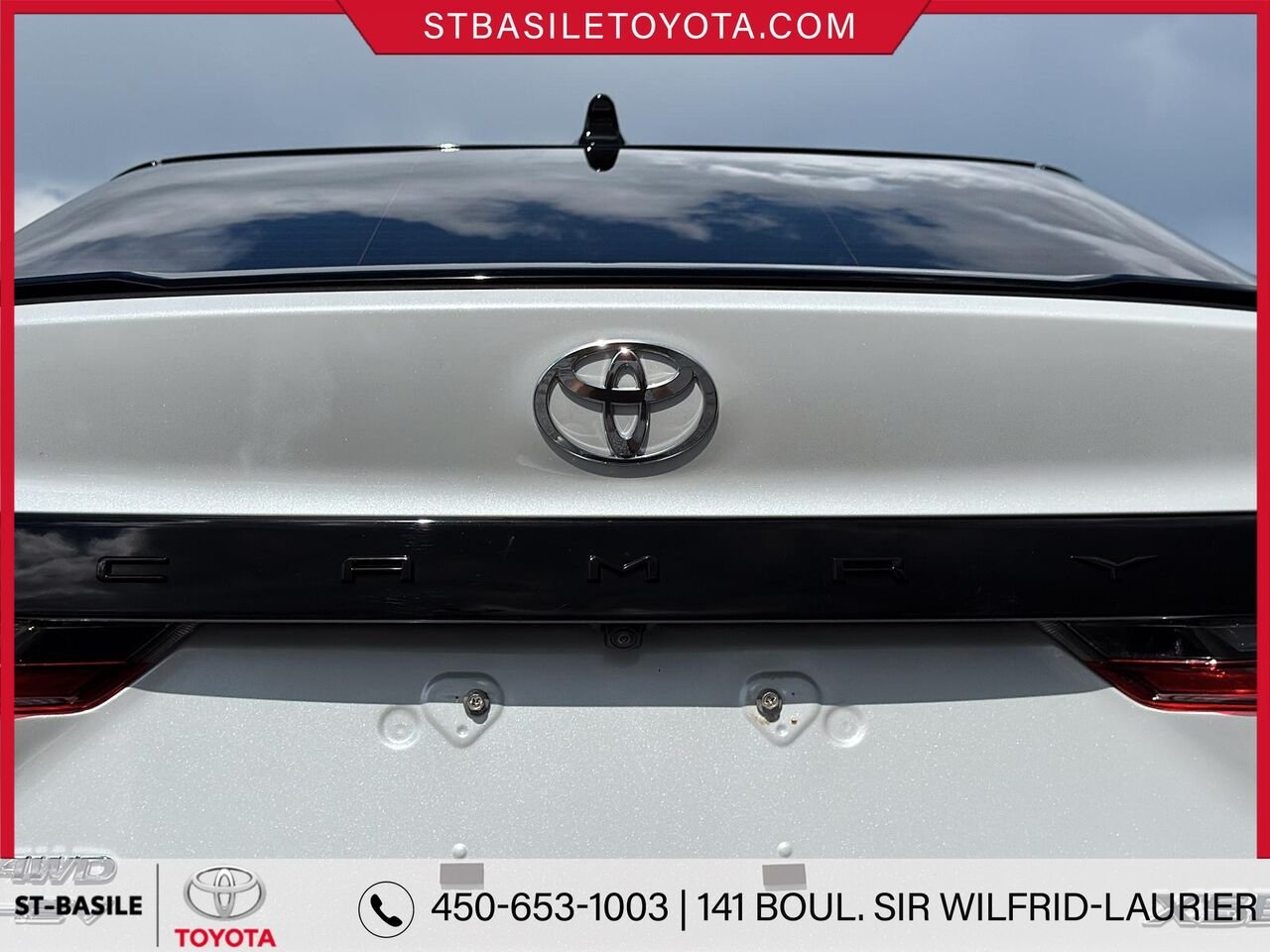 Toyota Camry Hybride 2025 Frisson glacé nacré avec toit noir Saint-Basile-le-Grand - photo #4