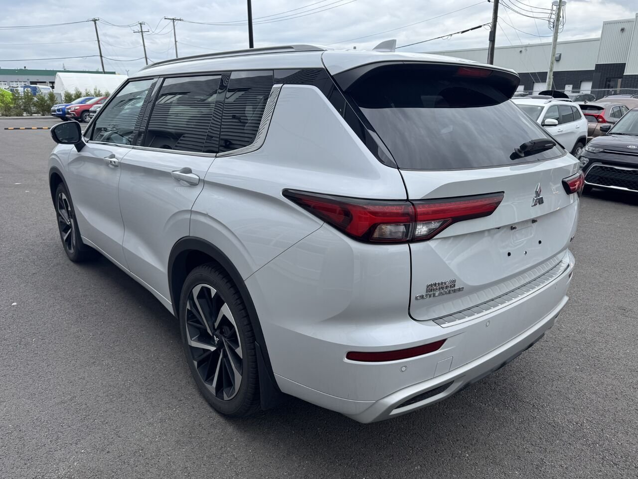 Mitsubishi Outlander 2024 Blanc Saint-Eustache - photo #2