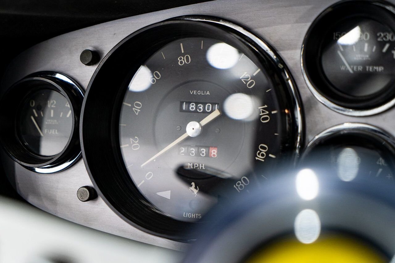 Ferrari 365 GTB4 Daytona 18,301 miles With Orig Books/Tools/ Carbs / Filter Box 1973 Rouge Montréal - photo #10