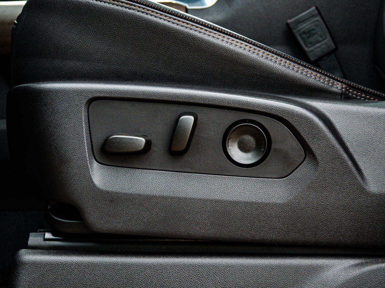 2024 Chevrolet Silverado 1500 4WD Crew Cab 147 High Country Red Sherwood Park - photo #20