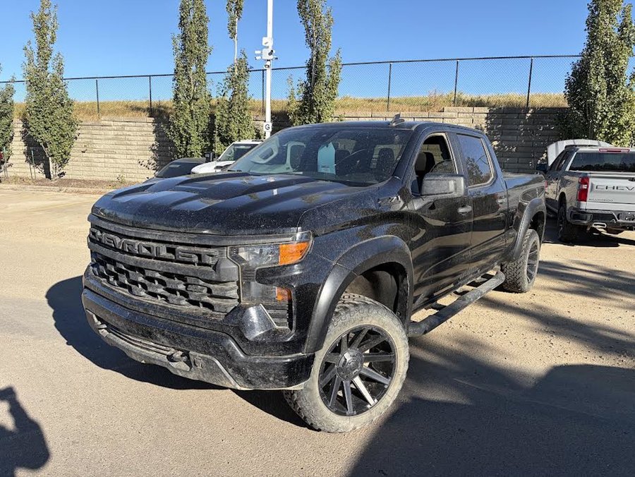 2022 Chevrolet Silverado 1500 Custom Trail Boss 5.3L | Aftermarket Wheels Black
