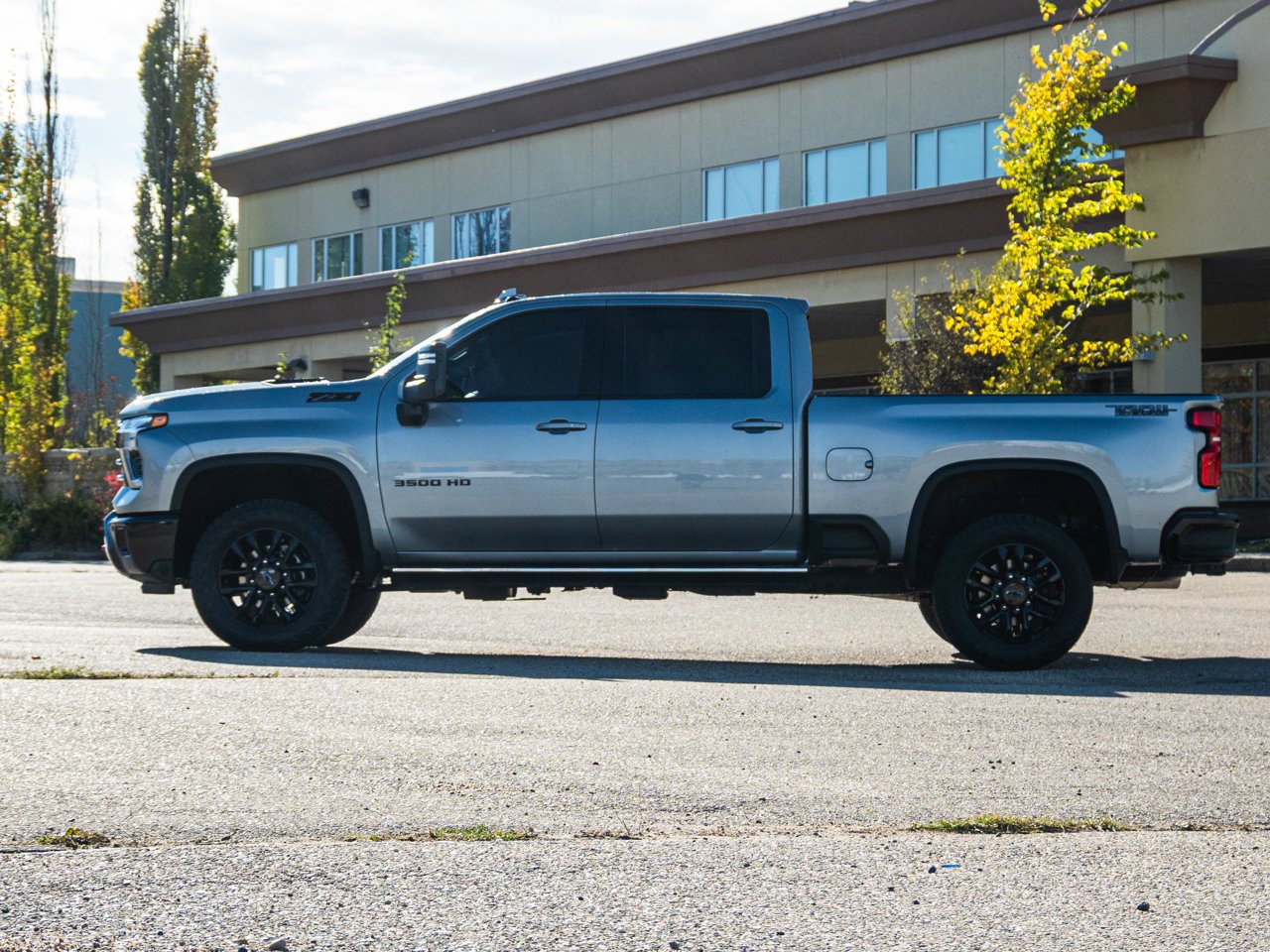 2025 Chevrolet Silverado 3500HD 4WD Crew Cab 159 LTZ Grey Sherwood Park - photo #10