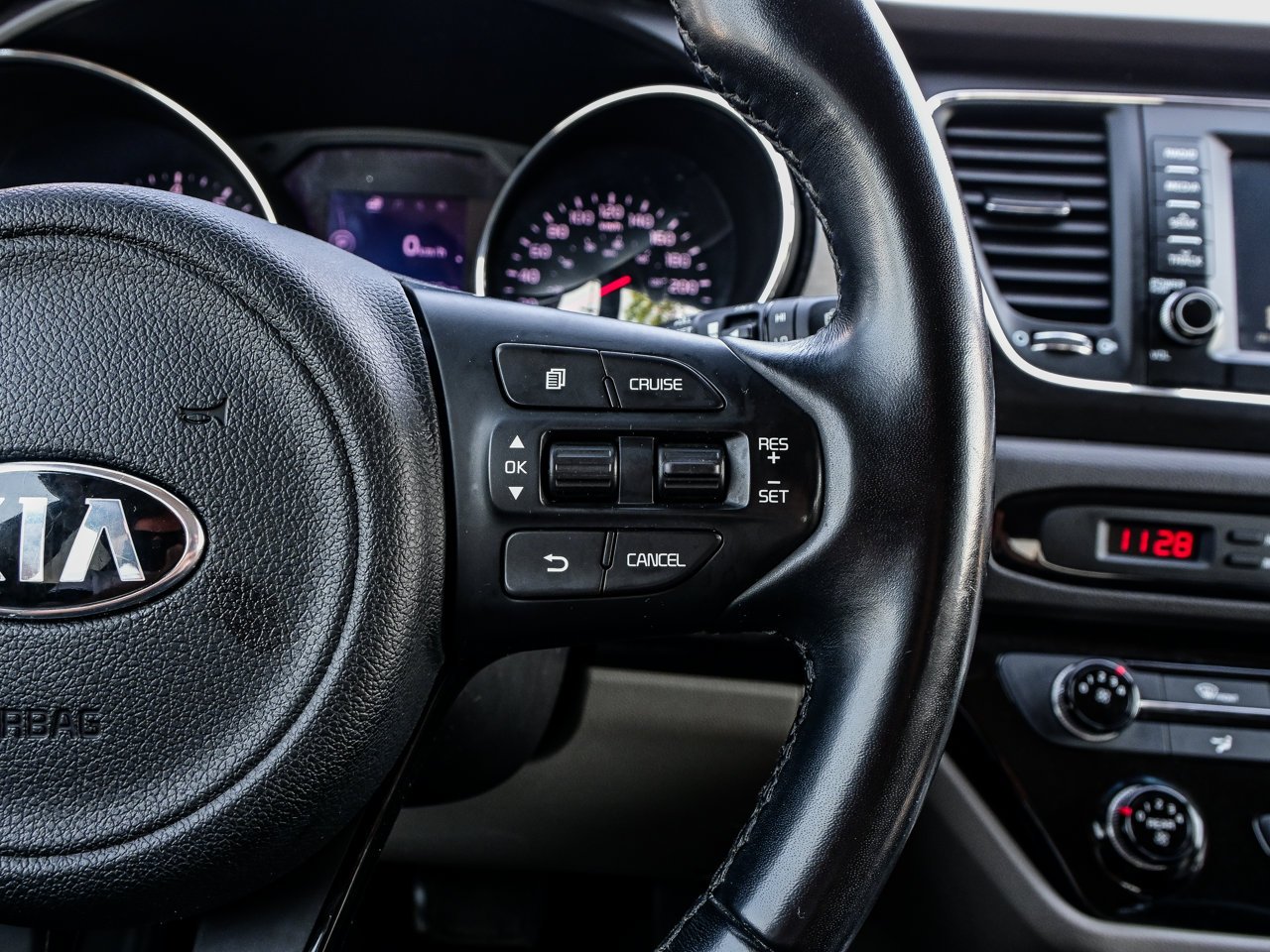 2017 Kia Sedona 4dr Wgn LX Grey Sherwood Park - photo #22