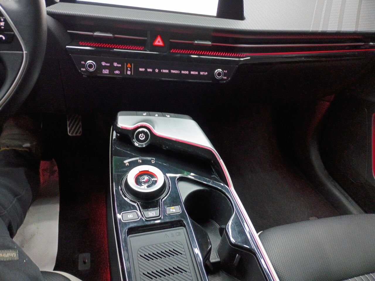 2024 Kia EV6 Red Blainville - photo #28