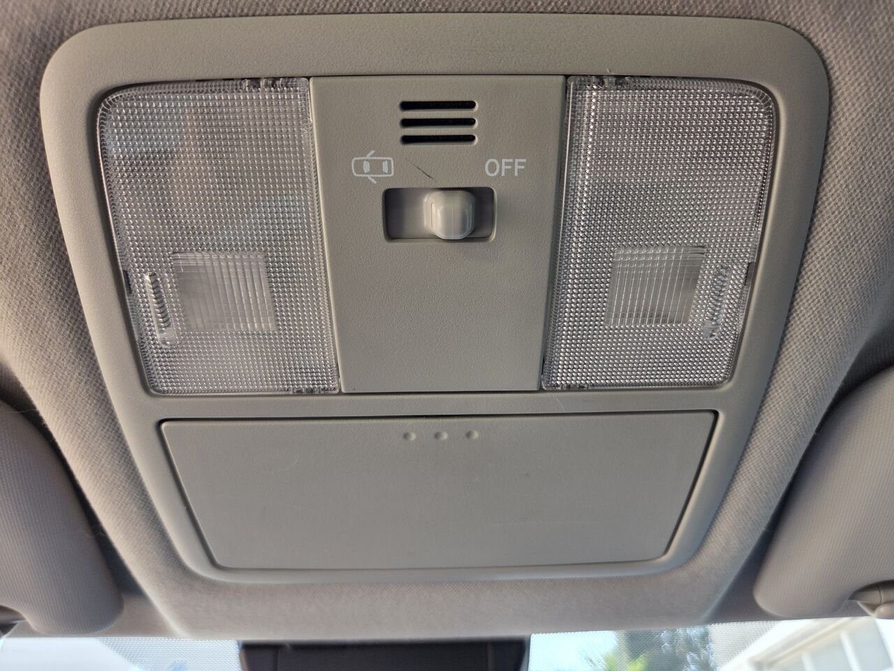 2018 Toyota COROLLA IM Silver Mont-Laurier - photo #20