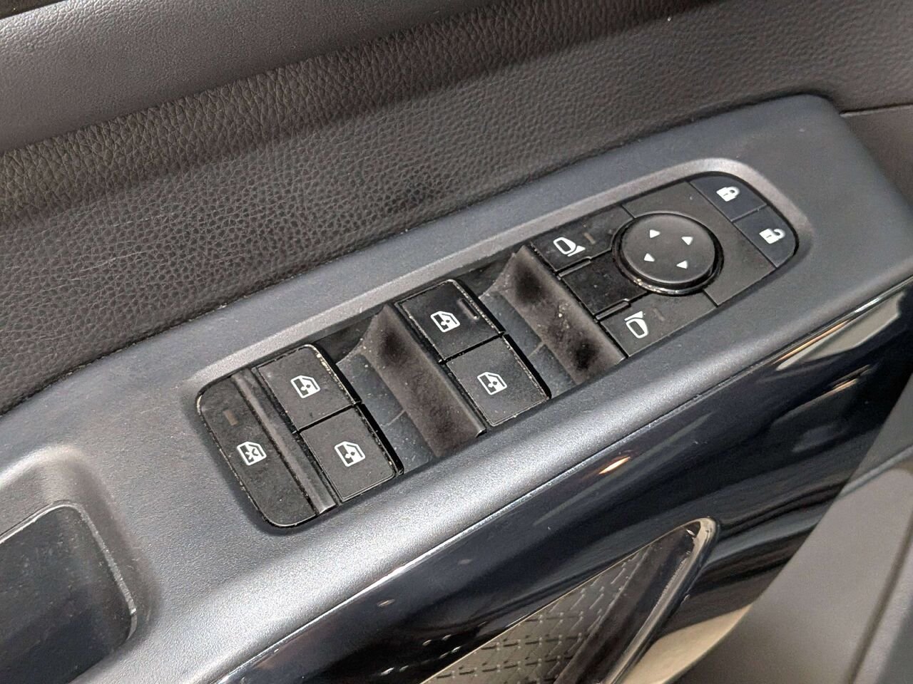 2024 Nissan Pathfinder S 4WD Black Val-David - photo #36