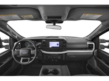 Ford Super Duty F-350 à roues arrière jumelées XLT