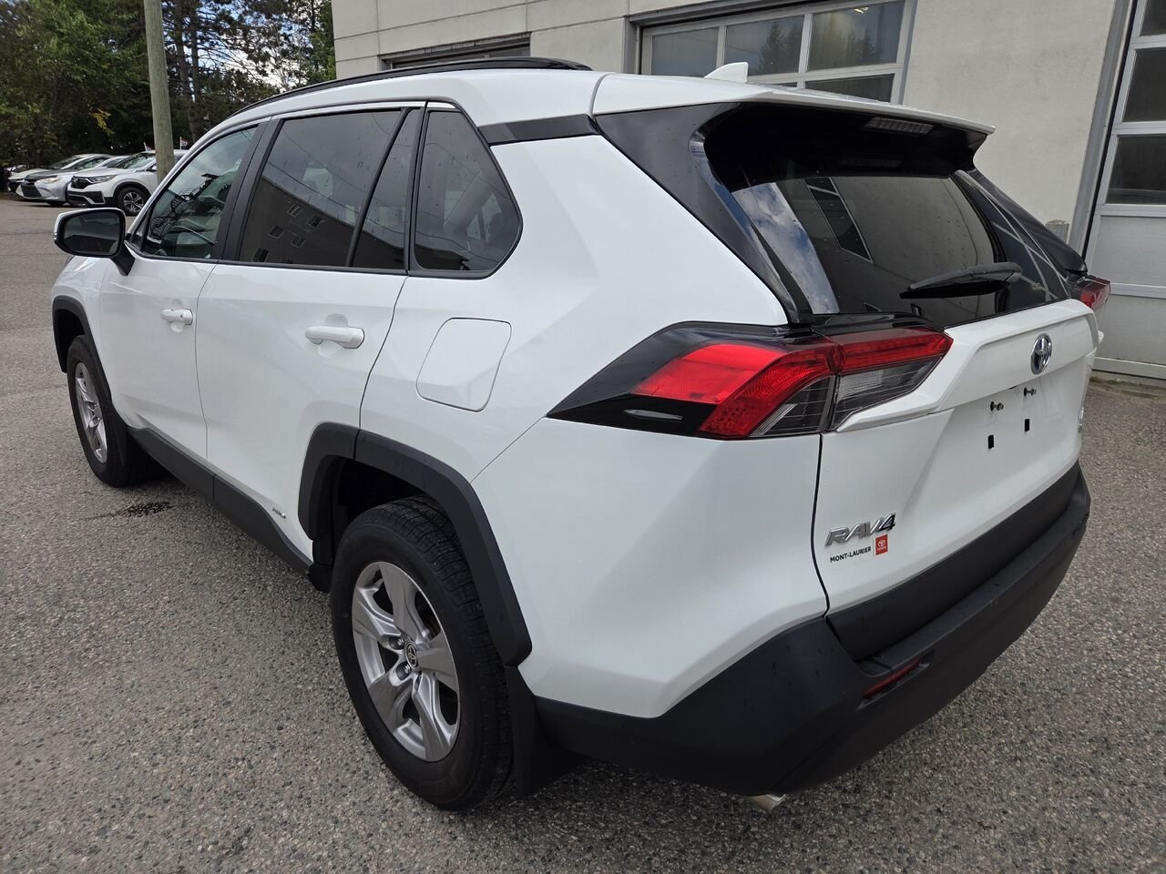 2022 Toyota RAV4 White Mont-Laurier - photo #7