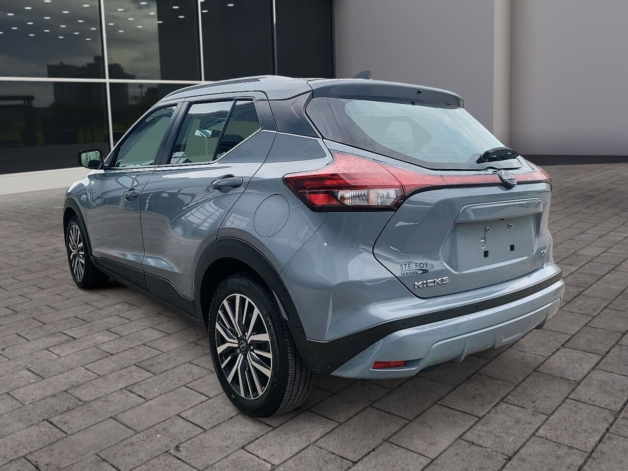 2024 Nissan Kicks SV TA Grey Québec - photo #3