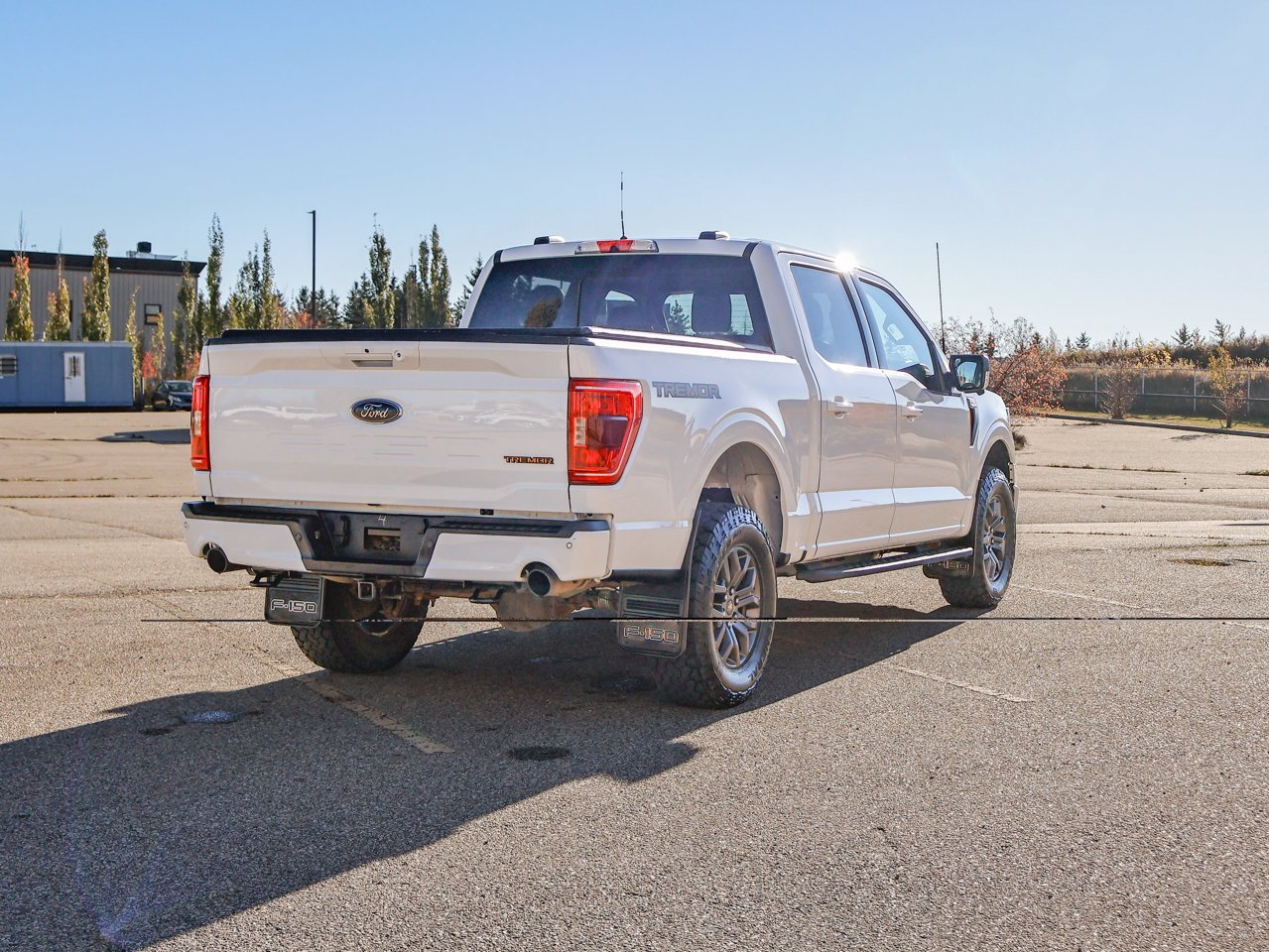 2022 Ford F-150 LARIAT 4WD SuperCrew 5.5' Box White Sherwood Park - photo #12