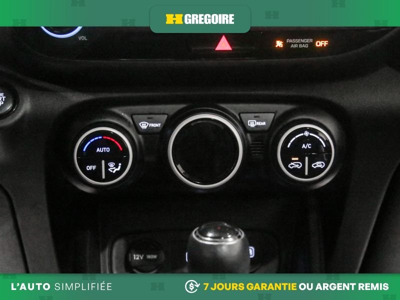 Hyundai Venue 822520 | Ultimate AUTO AC CUIR TOIT NAV MAGS CAM RECUL BLEU 2021 Blanc Laval - photo #23
