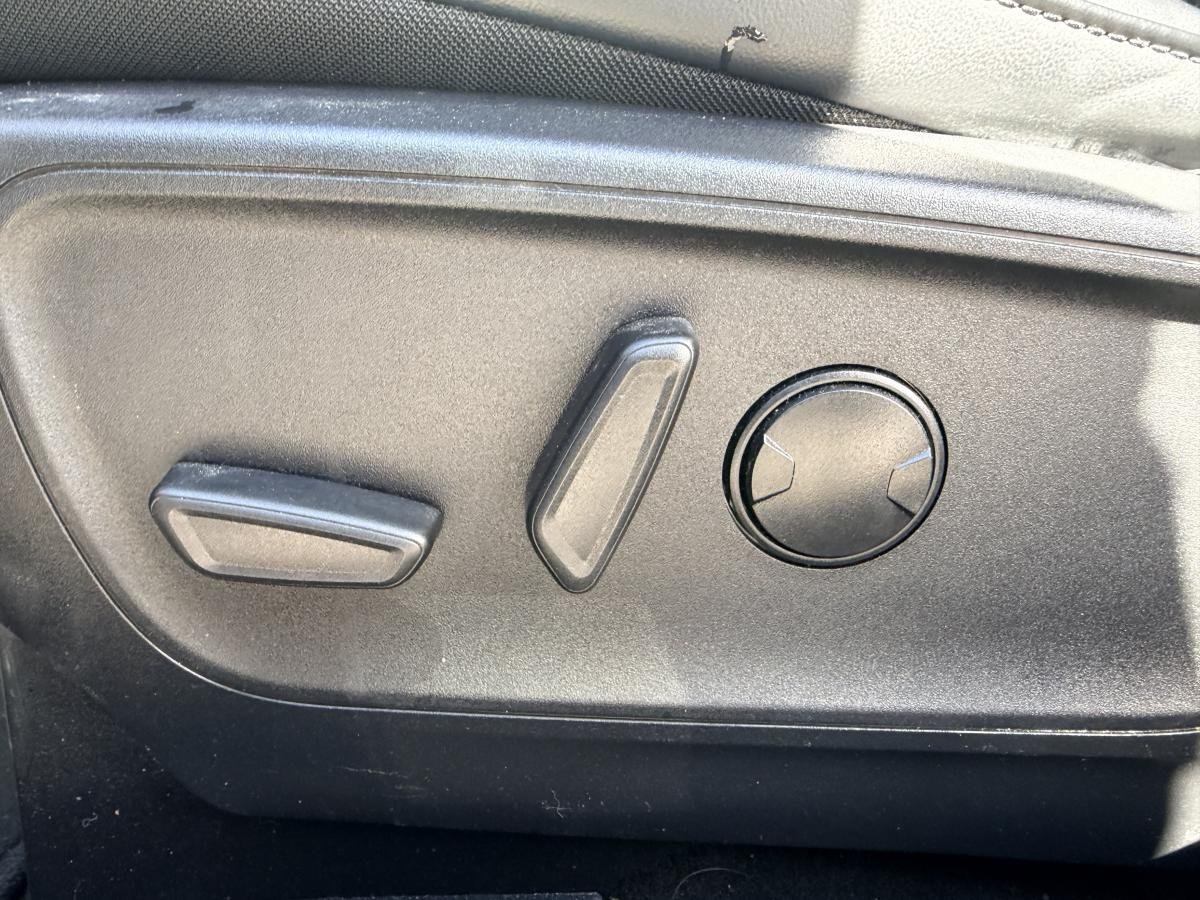 2025 Ford Escape Plug-in Hybrid Black  - photo #13