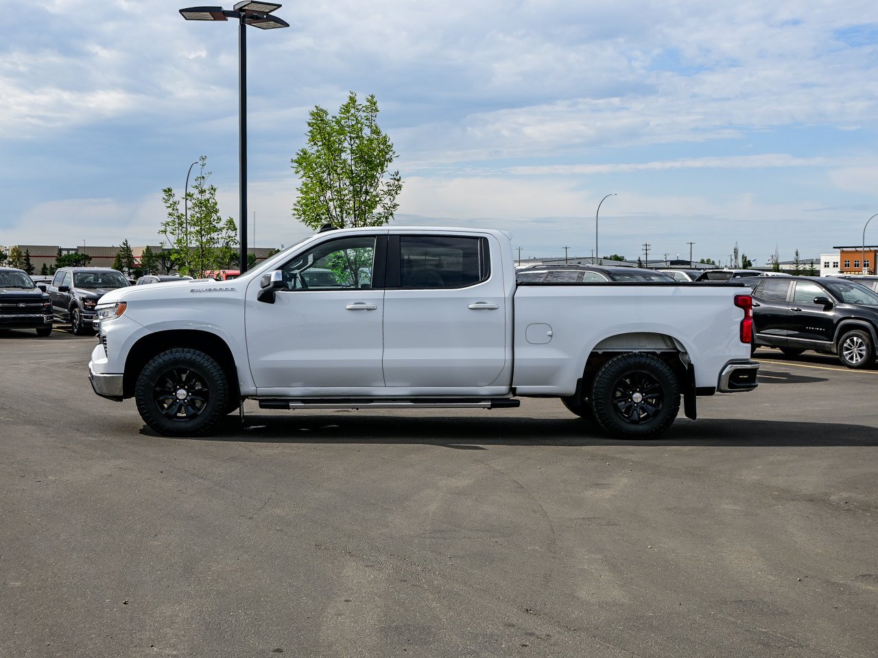 2024 Chevrolet Silverado 1500 4WD Crew Cab 147 LT White Sherwood Park - photo #9