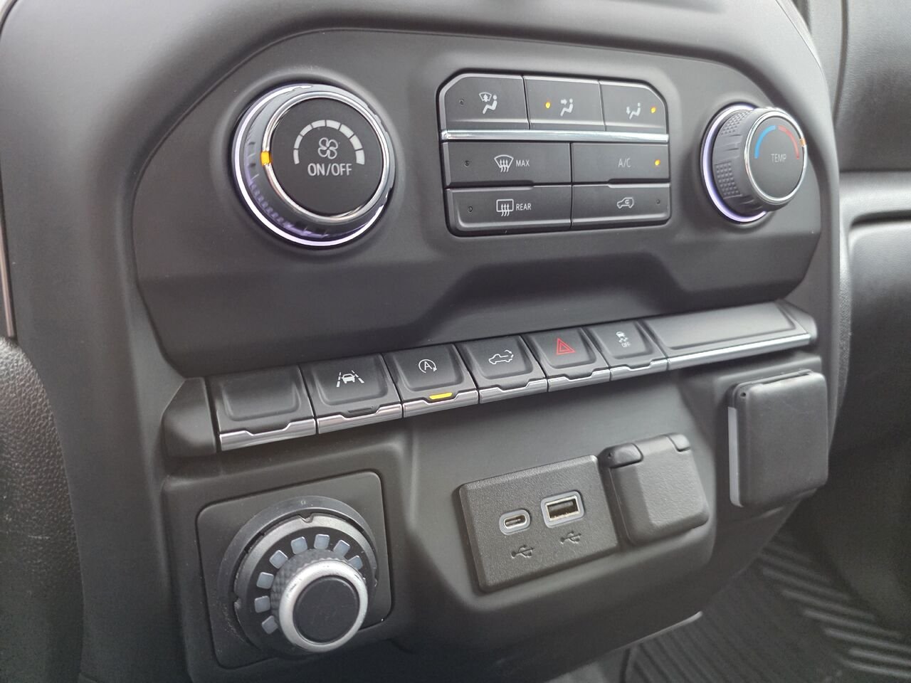 2022 Chevrolet Silverado 1500 Custom 4X4 White Mont-Laurier - photo #27