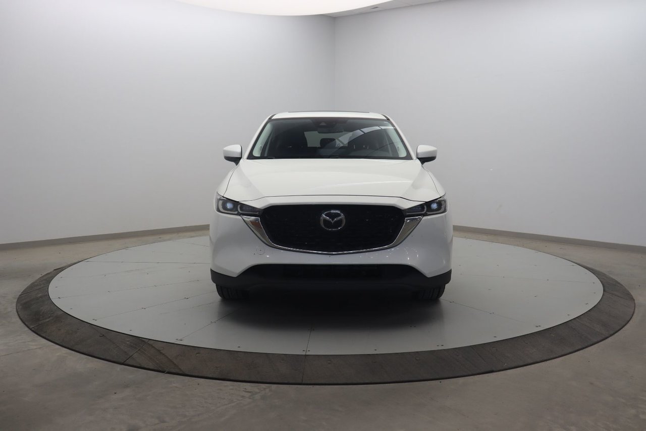 2023 Mazda CX-5 White Baie-Comeau - photo #1